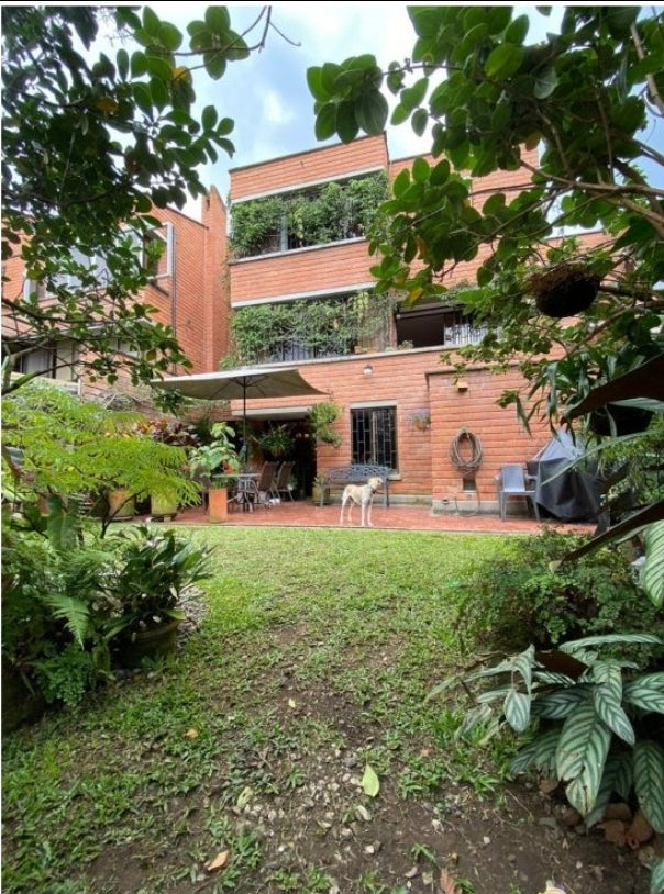 Casa campestre en unidad cerrada Poblado Loma Marymount COP 1,350,000,000.00